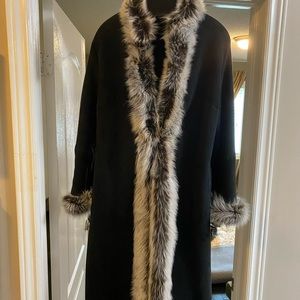 Shearling / 100% lamb skin. Worn once.